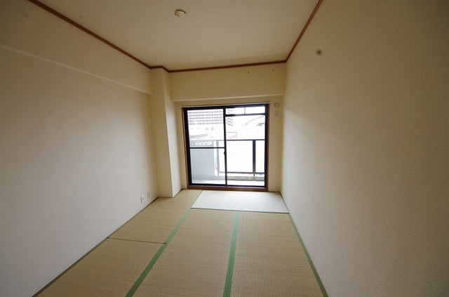 近鉄けいはんな線 新石切駅 徒歩6分 5階建 築38年の居間写真