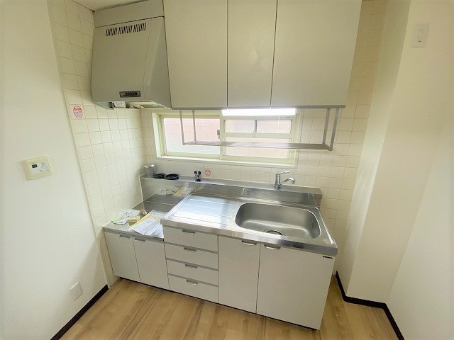 近鉄奈良線 若江岩田駅 徒歩17分 3階建 築32年のキッチン写真