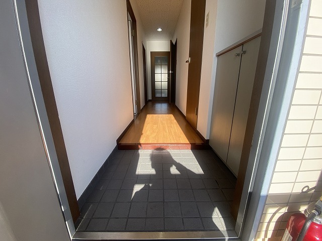 パストラル横小路の玄関写真
