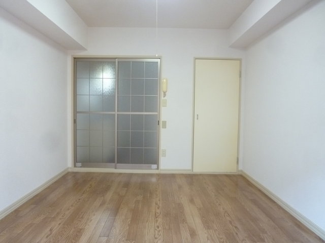ラムズ昭和町の居間写真