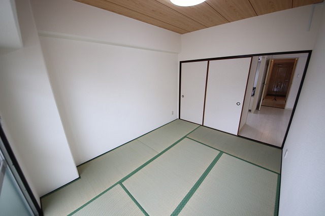 シロハイヌ今米の寝室写真