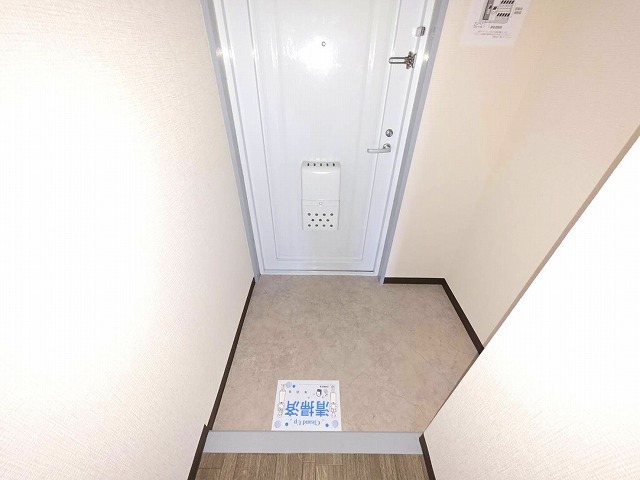 シロハイヌ今米の玄関写真