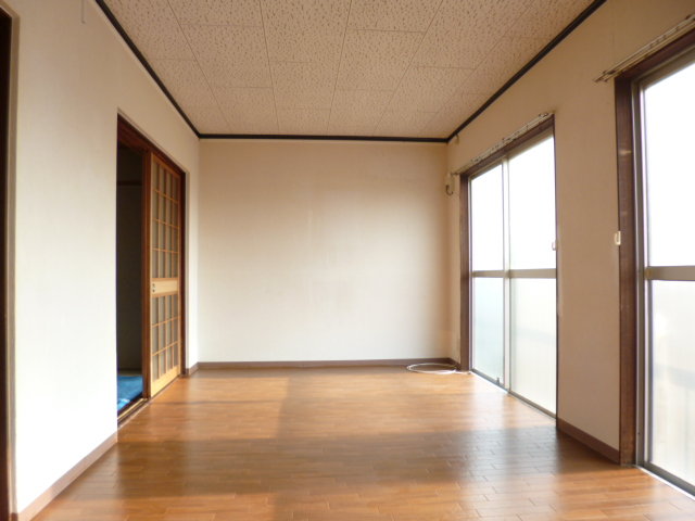 ゆきみマンションの居間写真