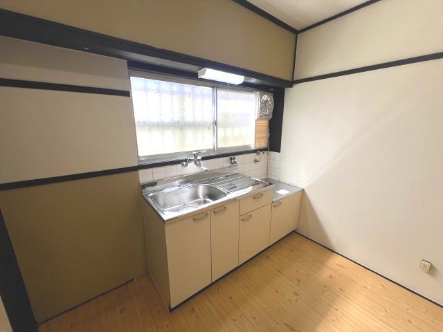 近鉄奈良線 額田駅 徒歩5分 2階建 築55年のキッチン写真