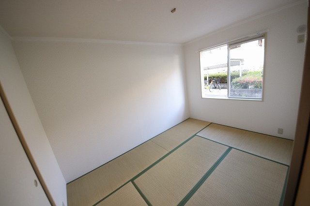 メゾンウィステB棟の寝室写真