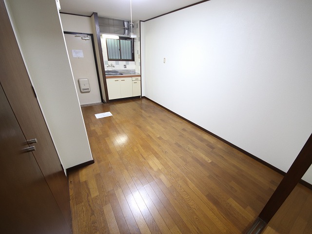 リバティー石切の居間写真