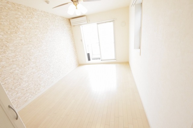 INOVE若江北の居間写真