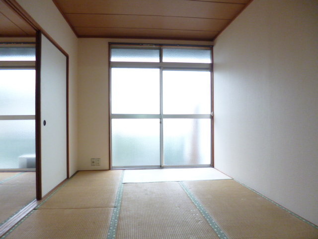 広原ハイツ1の居間写真