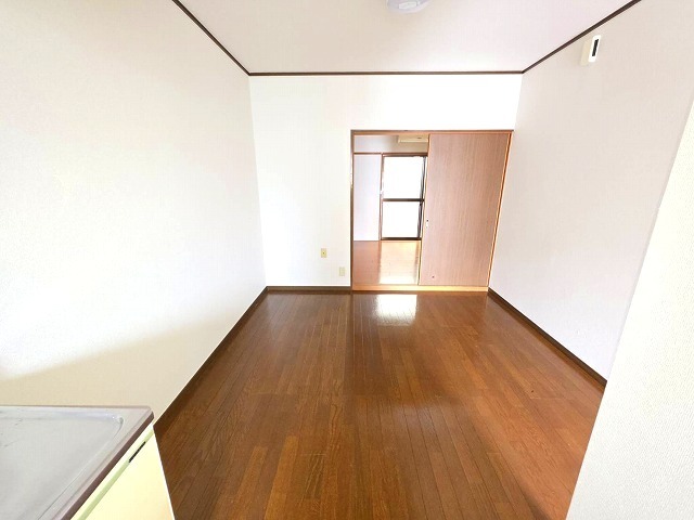明石マンションの居間写真