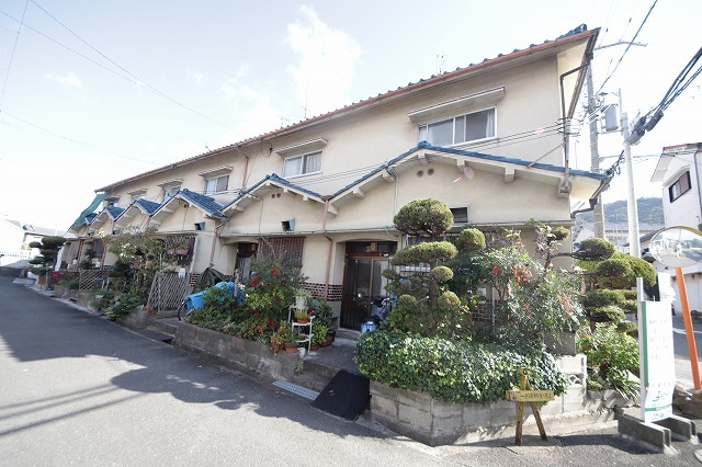上六万寺町6-30貸家