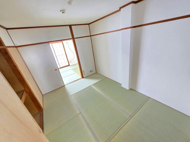 八栄マンションの居間写真