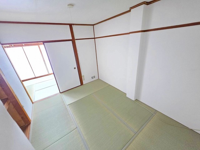 八栄マンションの居間写真