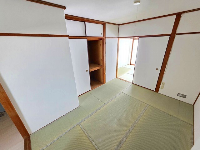 八栄マンションの居間写真