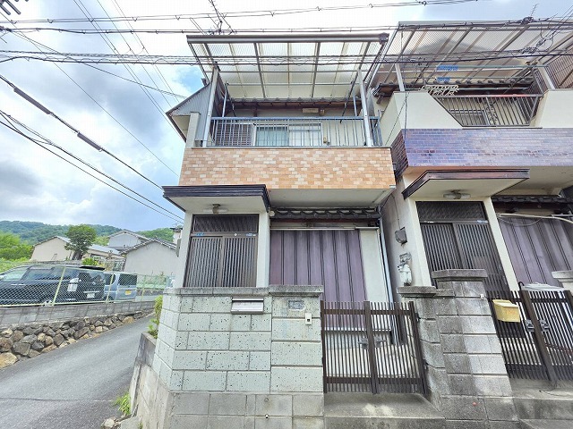 近鉄奈良線 瓢箪山駅 徒歩27分 2階建 築45年の外観写真
