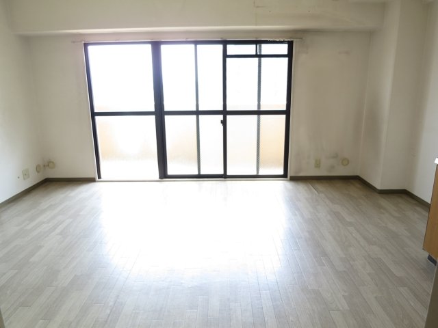 フローリッシュ北田の居間写真