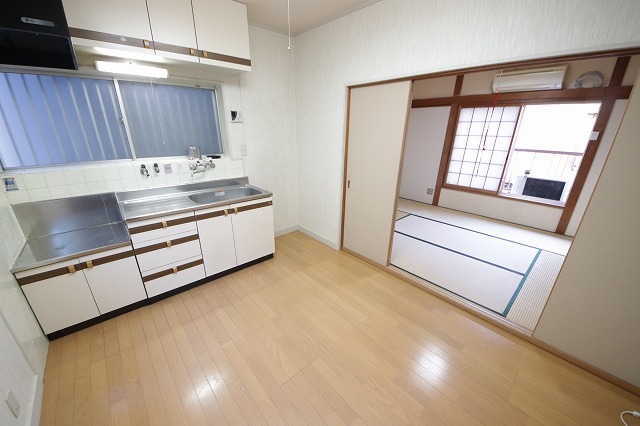 近鉄けいはんな線 新石切駅 徒歩24分 3階建 築42年の居間写真