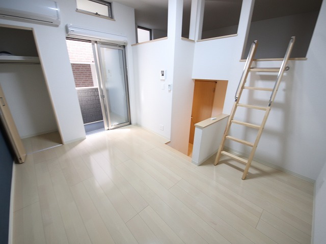 Fstyle若江本町1号館の居間写真