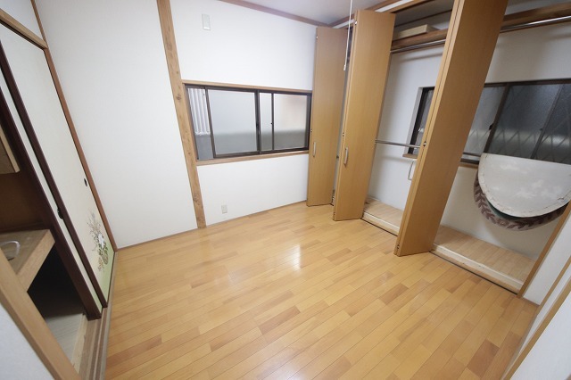 加納8丁目貸家の居間写真