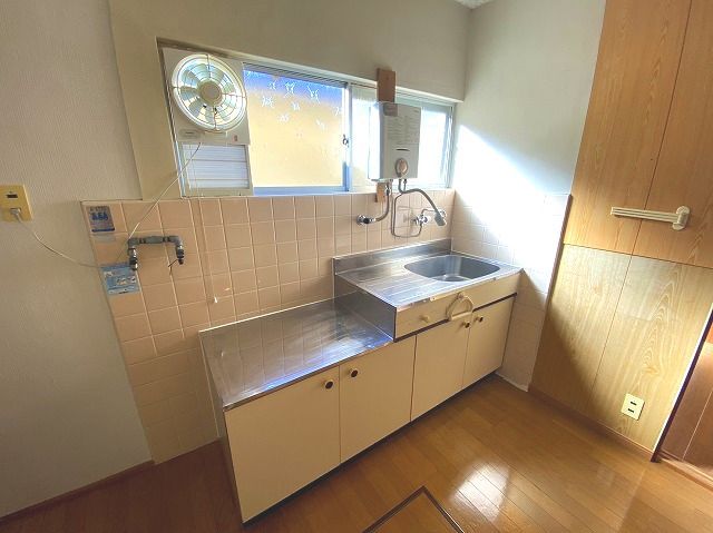山手町借家のキッチン写真