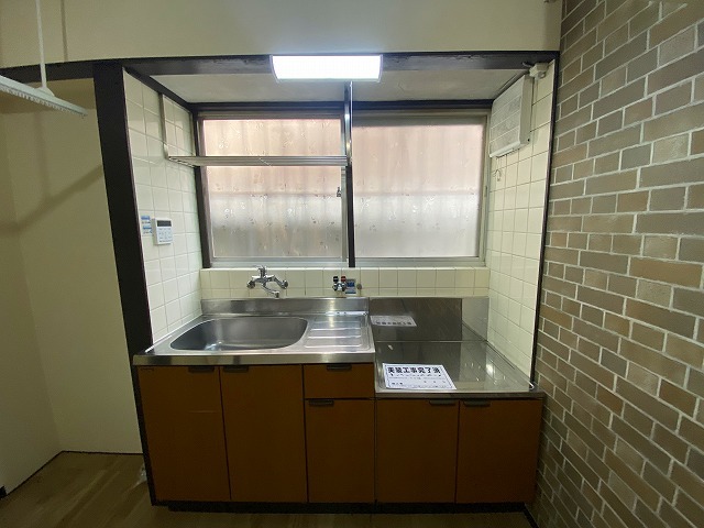 近鉄奈良線 枚岡駅 徒歩4分 2階建 築55年のキッチン写真