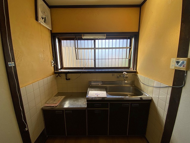 近鉄奈良線 石切駅 徒歩10分 2階建 築55年のキッチン写真
