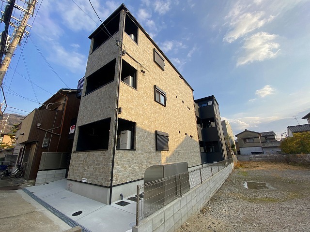 近鉄奈良線 瓢箪山駅 徒歩8分 築2年