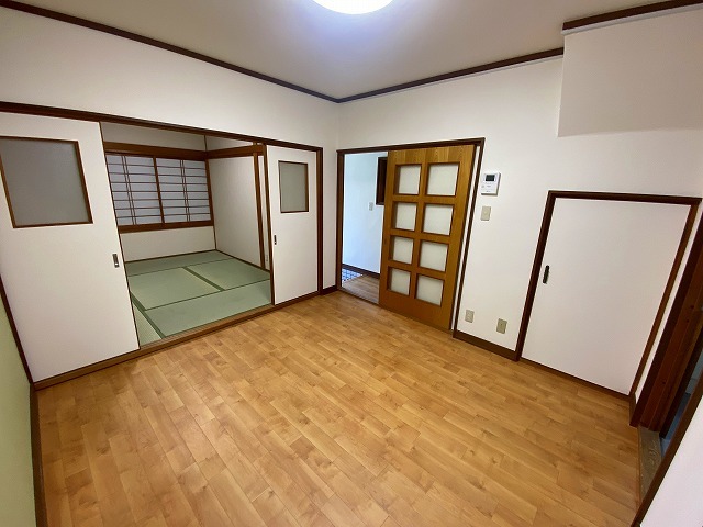 善根寺町6丁目貸家の居間写真