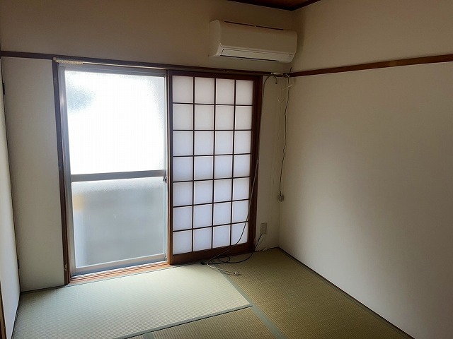 瓢箪山町4−11戸建の居間写真
