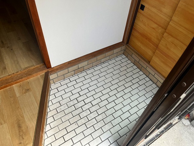 瓢箪山町4−11戸建の玄関写真