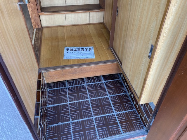 近鉄奈良線 河内花園駅 徒歩16分 2階建 築48年の玄関写真