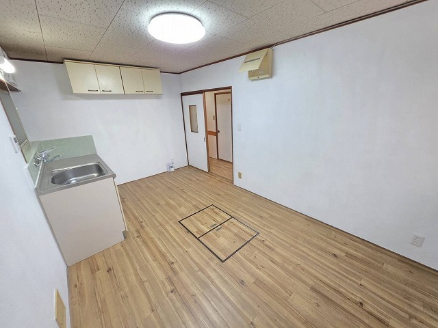 近鉄けいはんな線 新石切駅 徒歩26分 3階建 築39年の居間写真