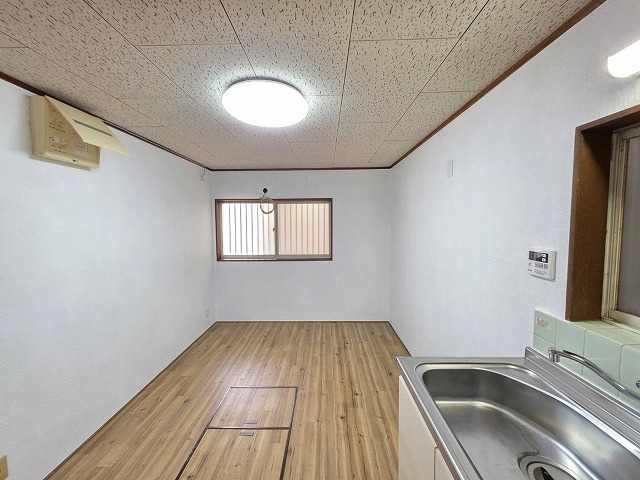 近鉄けいはんな線 新石切駅 徒歩26分 3階建 築39年の居間写真