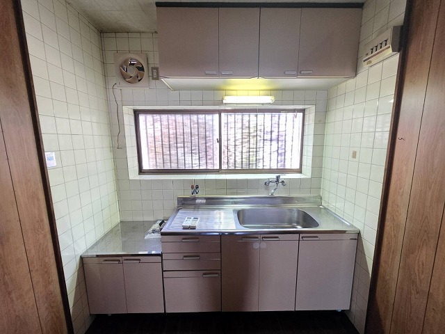 近鉄奈良線 瓢箪山駅 徒歩8分 2階建 築62年のキッチン写真