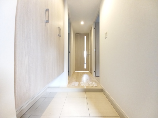 S-RESIDENCE愛宕SOUTHの玄関写真
