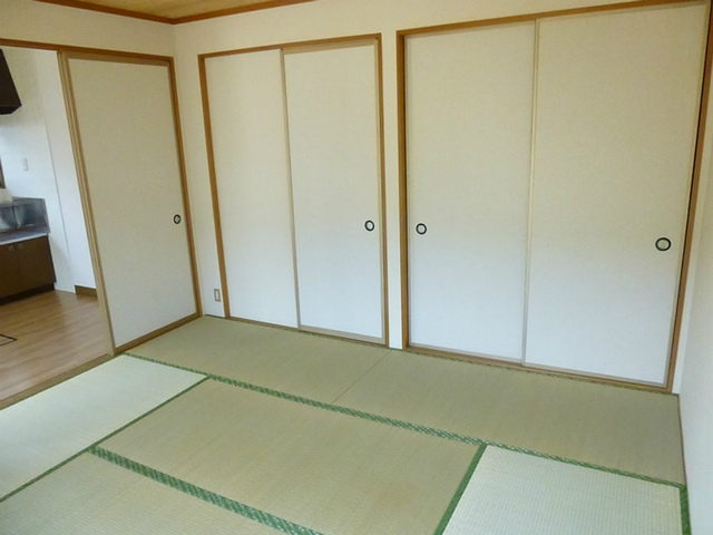ガーデンヒルズ高の原の居間写真