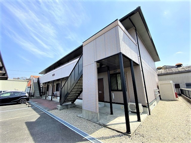JR関西本線 郡山駅 バス乗車時間：4分 イオンモール大和郡山バス停で下車 徒歩16分 築26年
