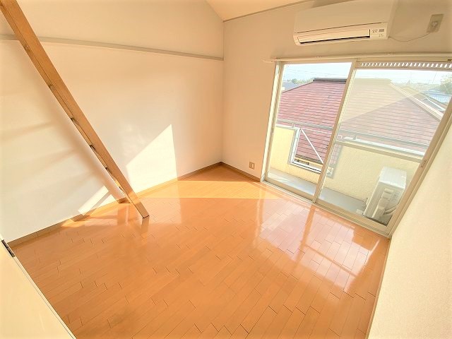 シティパレス西大寺P-2の居間写真
