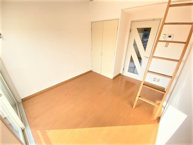 シティパレス西大寺P-2の居間写真