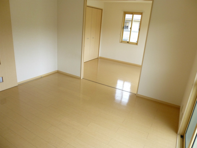 リビングタウン学研都市 F棟の居間写真