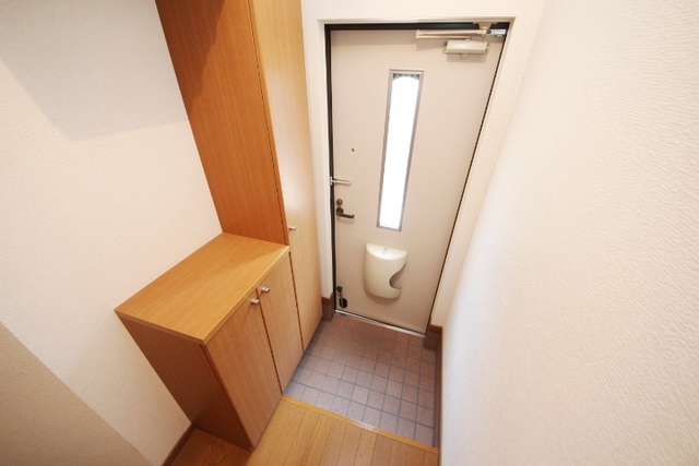 近鉄奈良線 生駒駅 徒歩15分 2階建 築24年の玄関写真