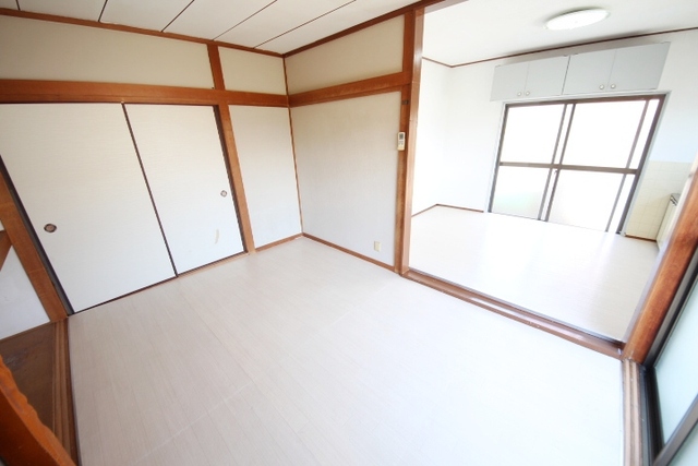 近鉄生駒線 勢野北口駅 徒歩12分 2階建 築44年の居間写真