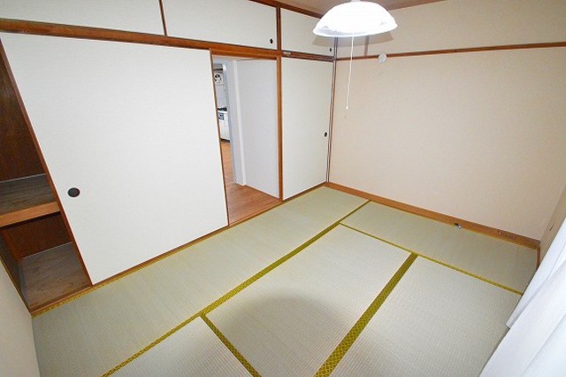 男山第4住宅307棟の居間写真
