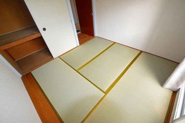 男山第4住宅307棟の居間写真