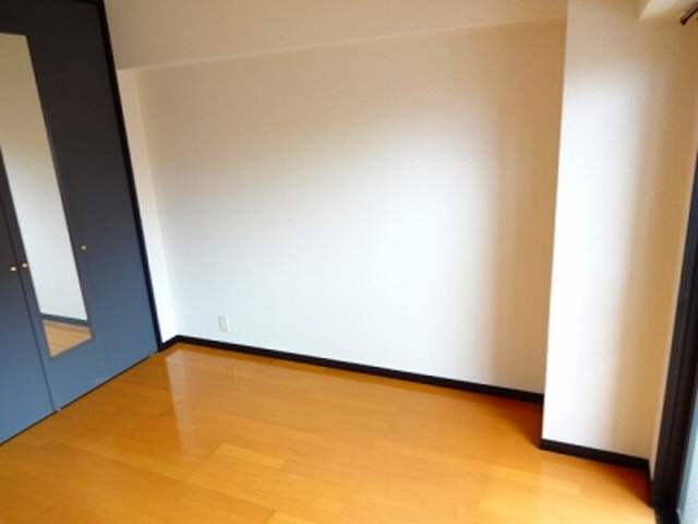 ピュアドームエクセル博多の居間写真