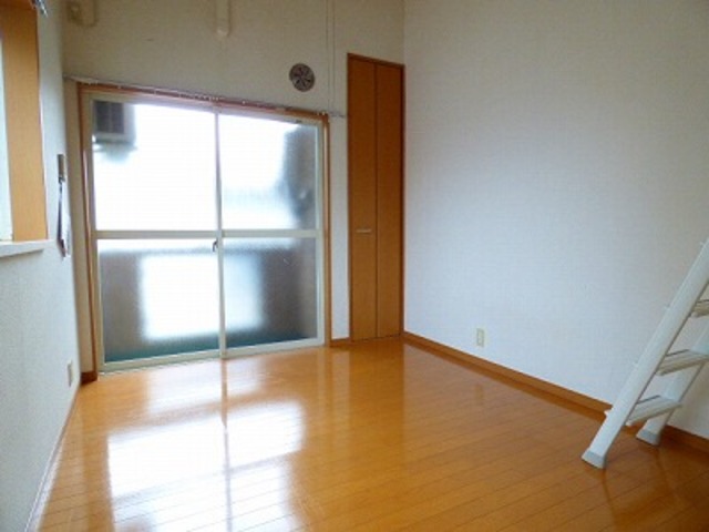 フィオーレ博多駅南の居間写真