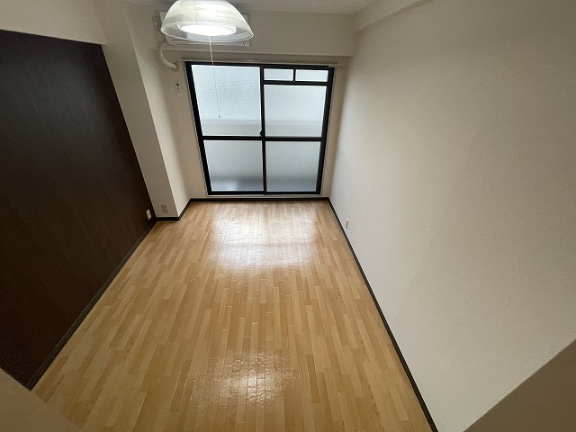 サニーハイツ新大阪の居間写真
