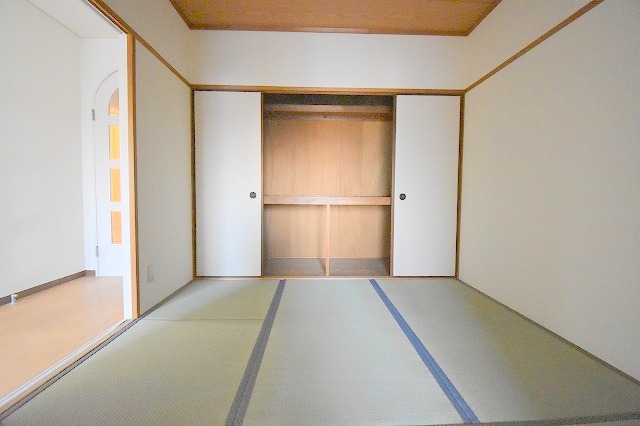 第2グランドハイツ太田の居間写真