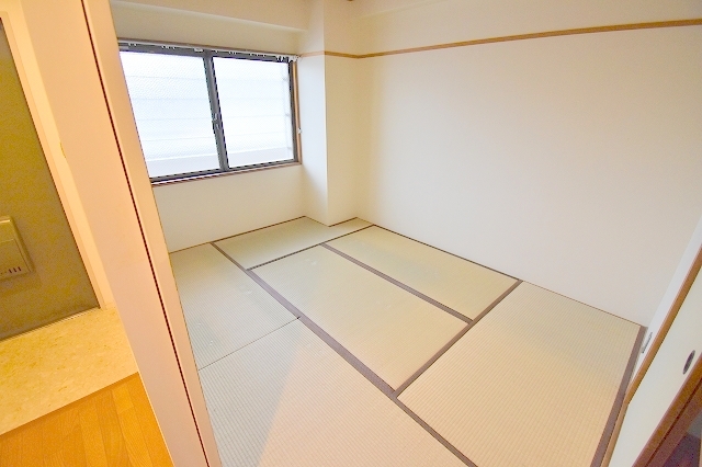 ライフステージ新大阪の居間写真