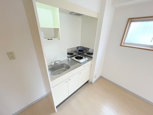 リードハイツ東三国B棟のキッチン写真