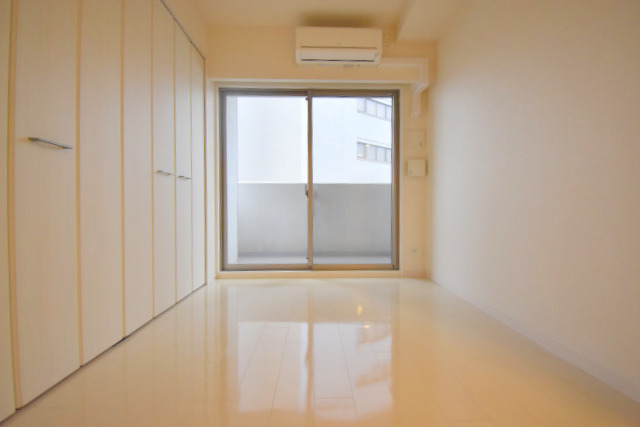 Mid Court 新大阪の居間写真